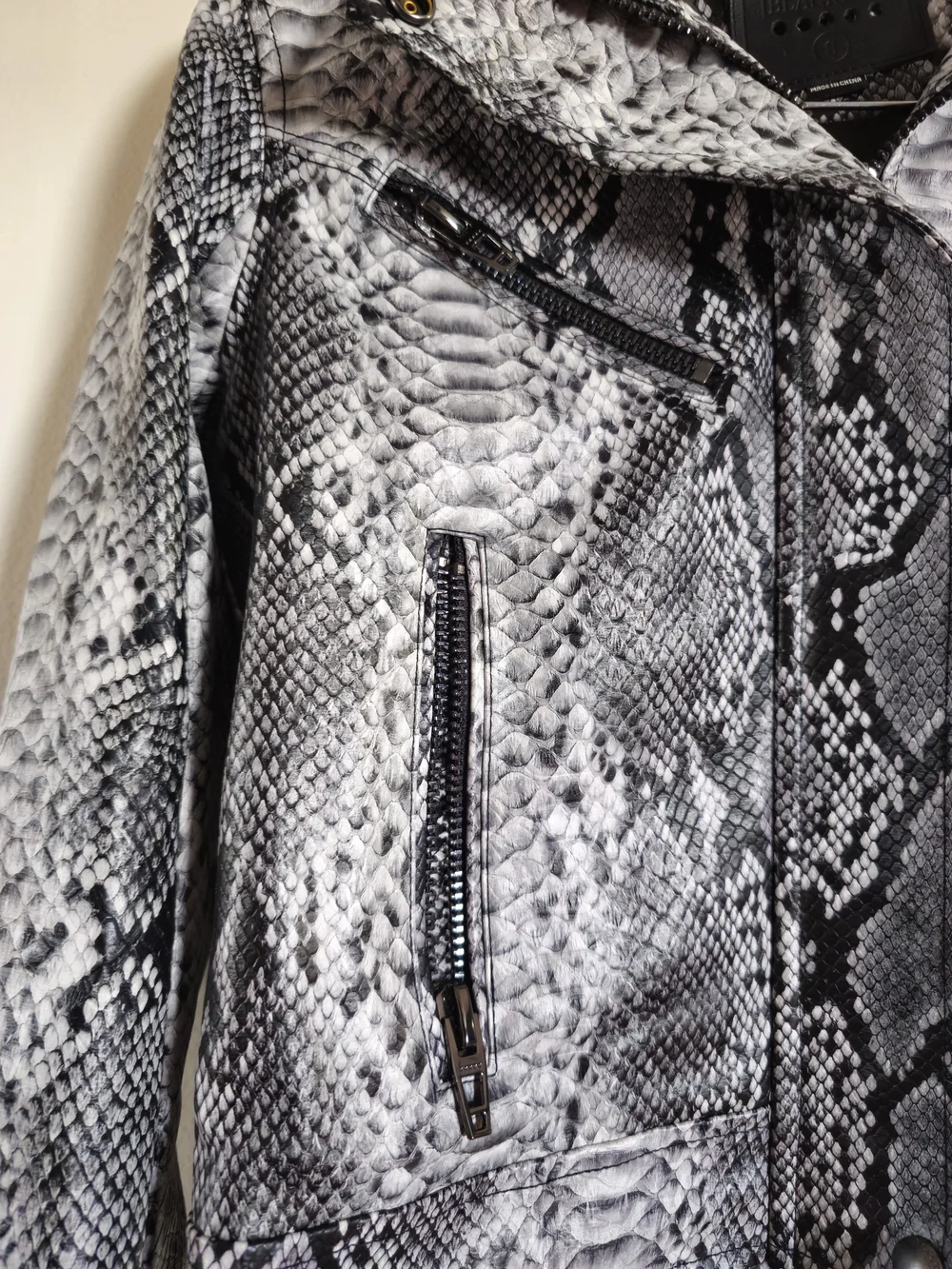 Blank NYC edgy snake